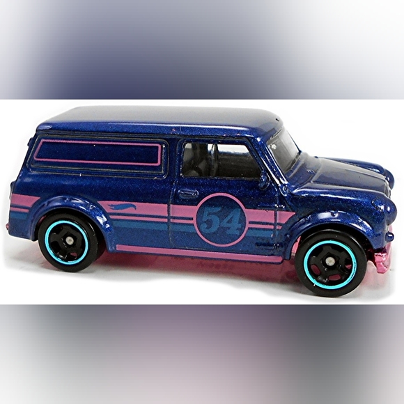 Hot Wheels 67 Austin Mini Van 2/5 - Picture 6 of 6